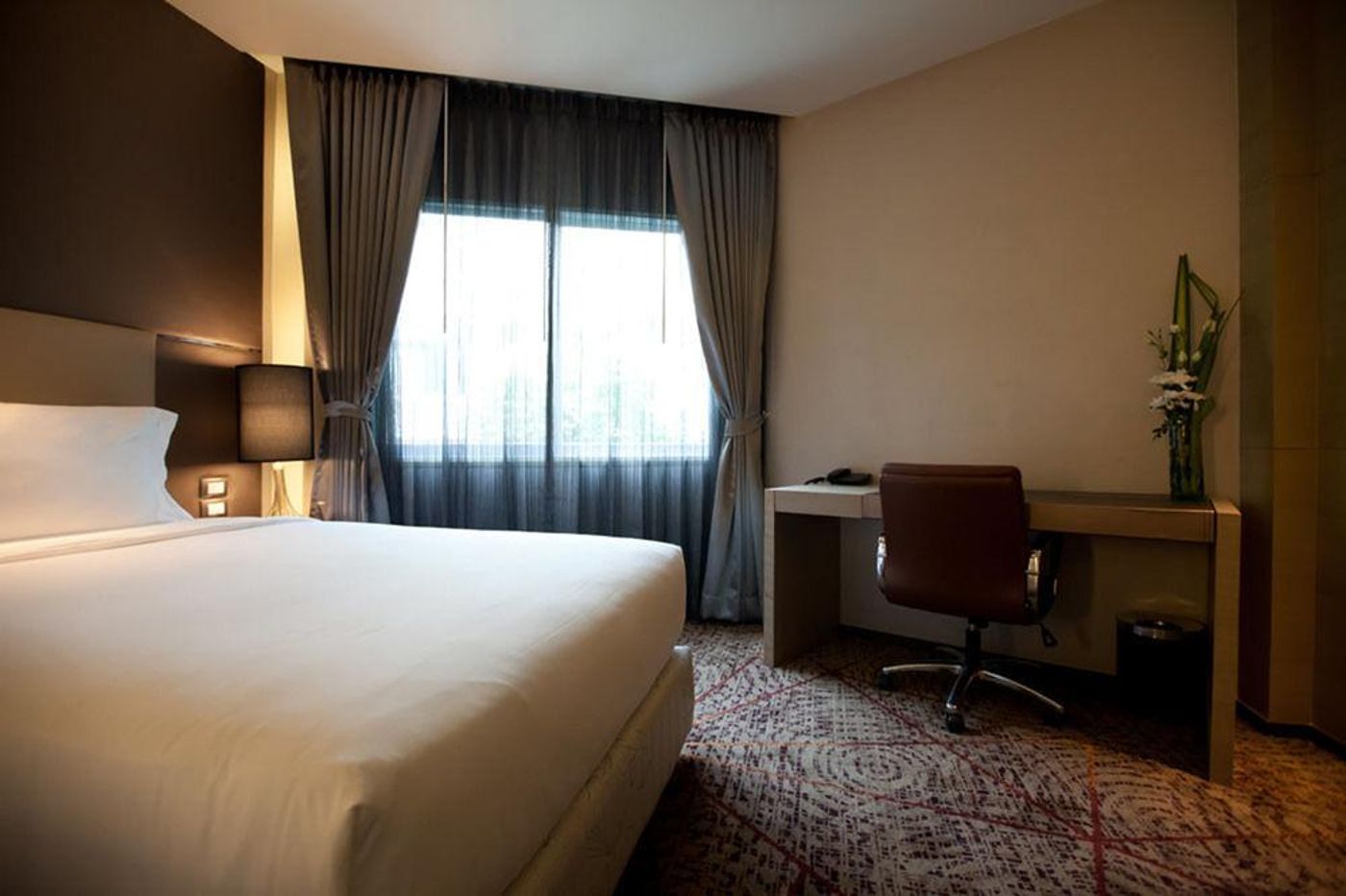 Graceland-Bangkok-by-Grace-Hotel-Room-15