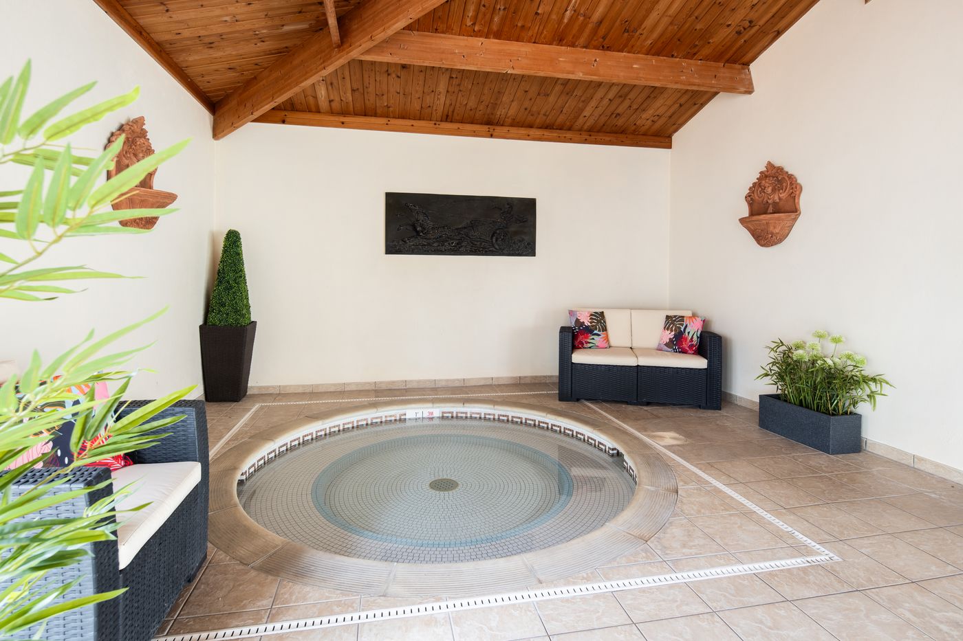 Norfolk-Lodge-Pool-36