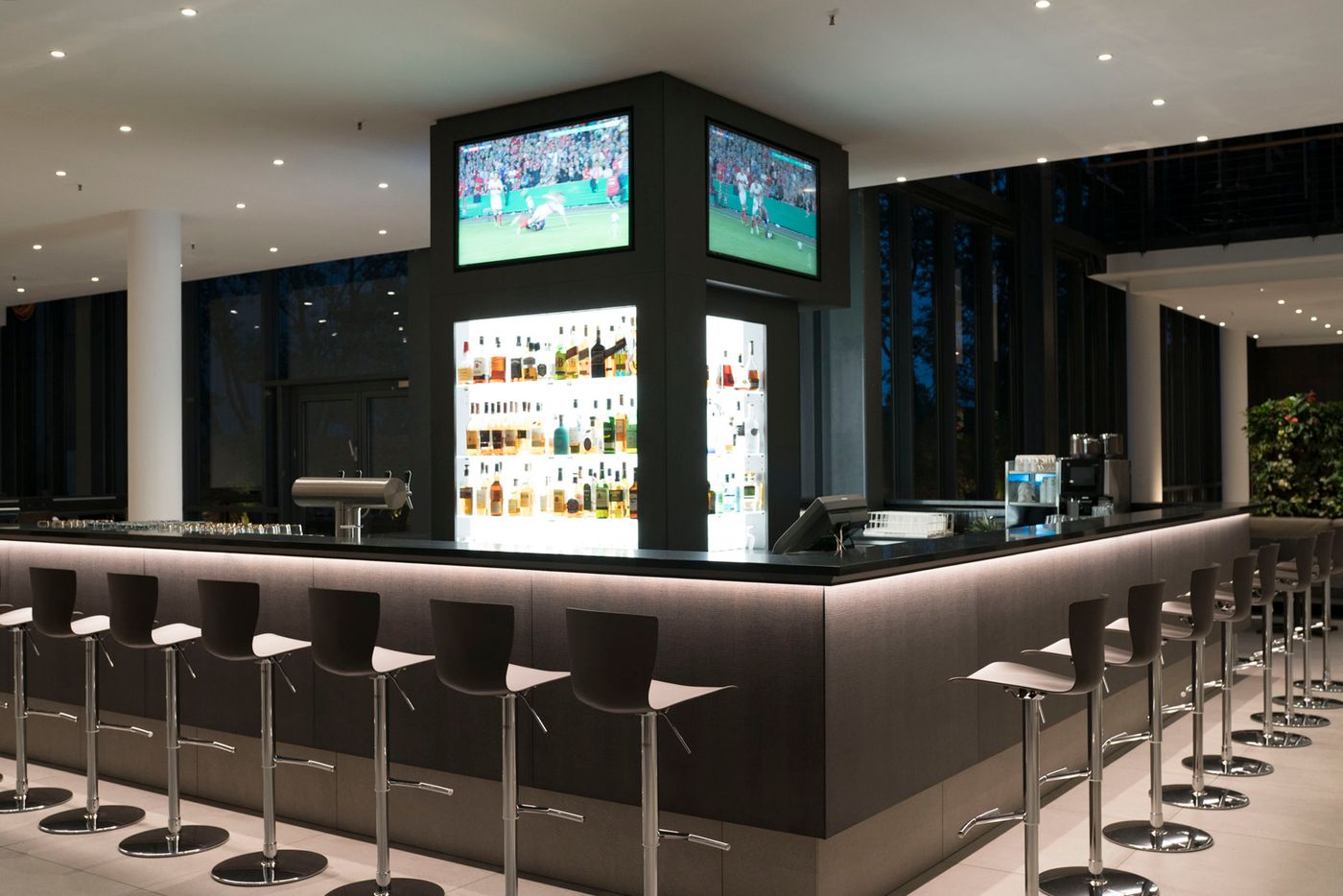 Estrel-Hotel-Berlin-Bar-18