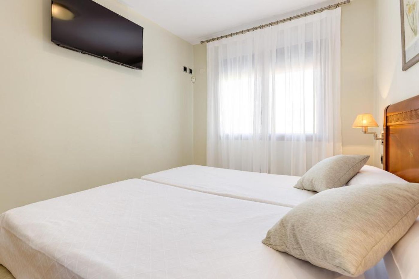 Daniya-Denia-Spa---Business-Room-33