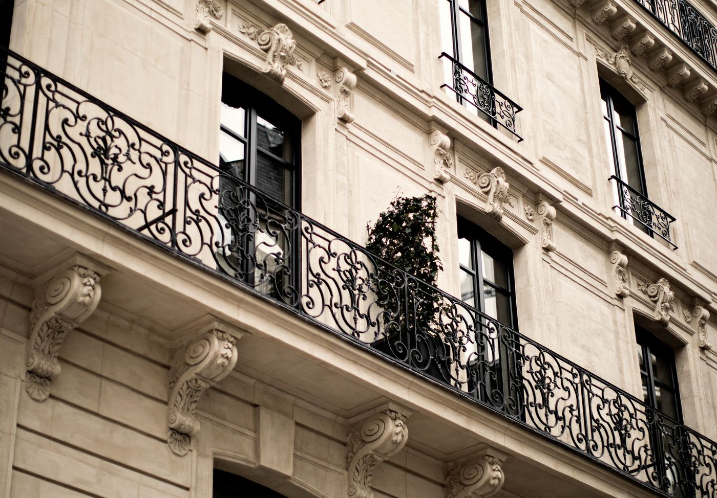 Monsieur-George-Hotel---Spa-Room-10