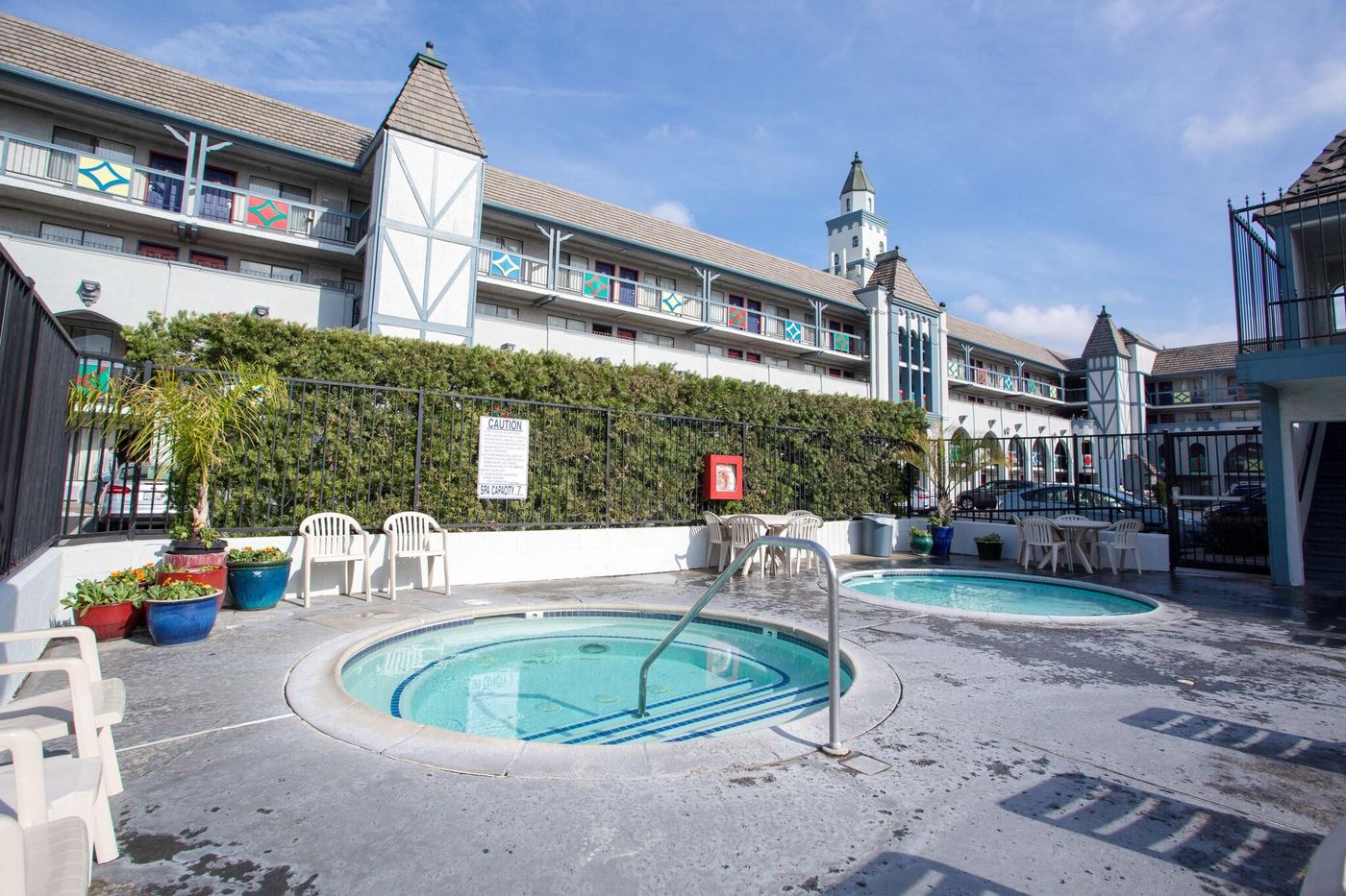 Castle-Inn-and-Suites-Pool-33