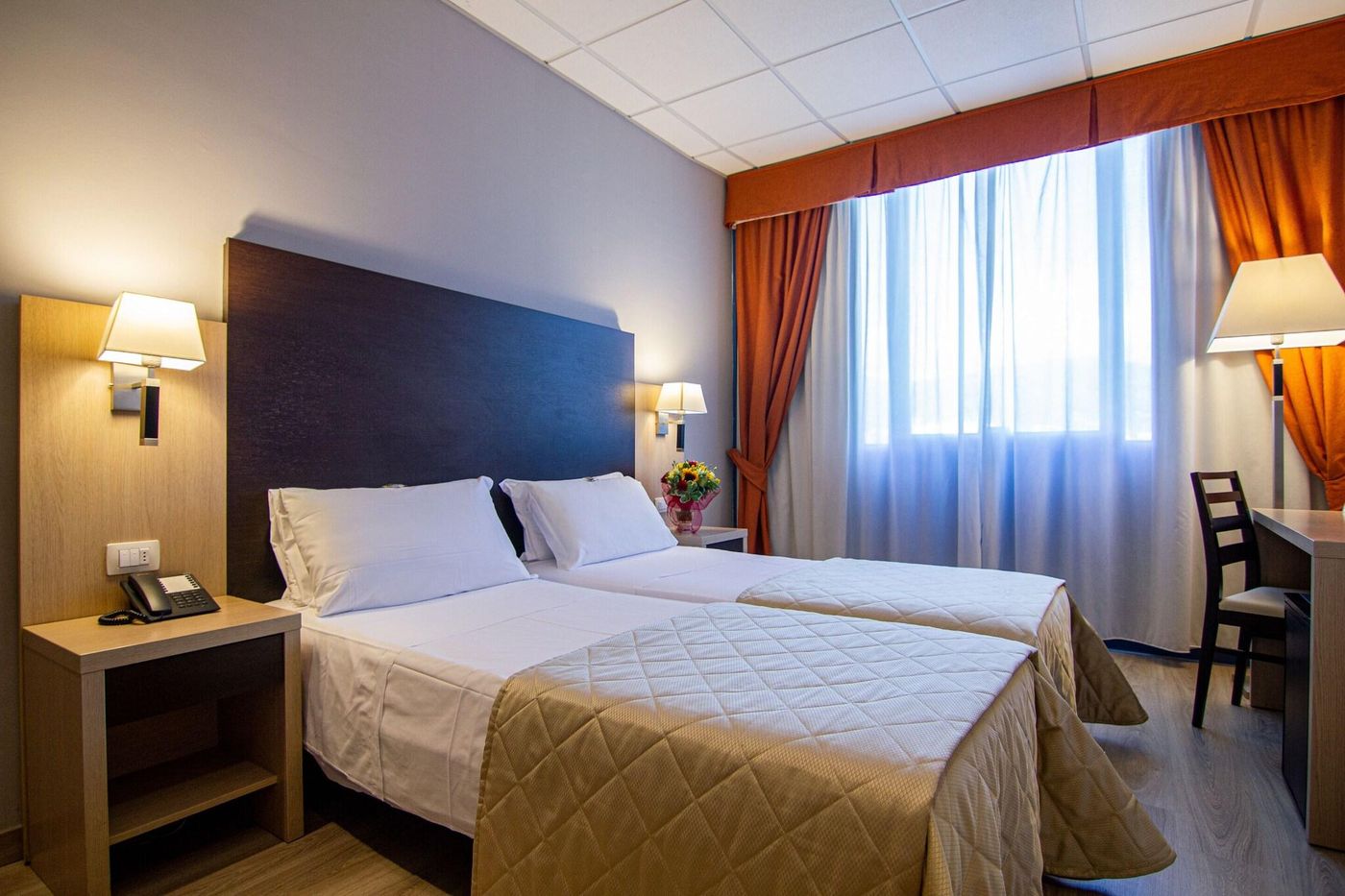 Hotel-Tuscany-Inn-Room-14