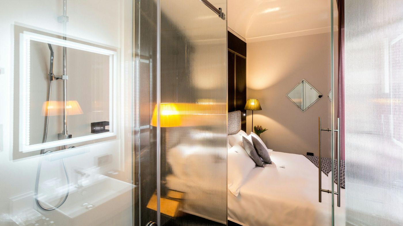 The-H-All-Tailor-Suite-Roma-Room-31