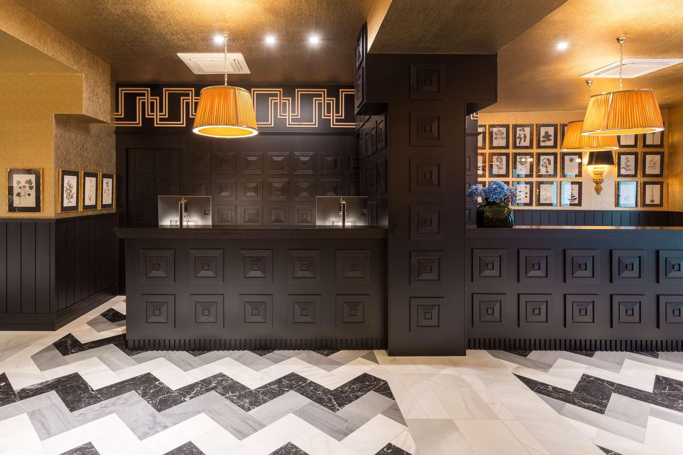 Room-Mate-Alba-Lobby-10