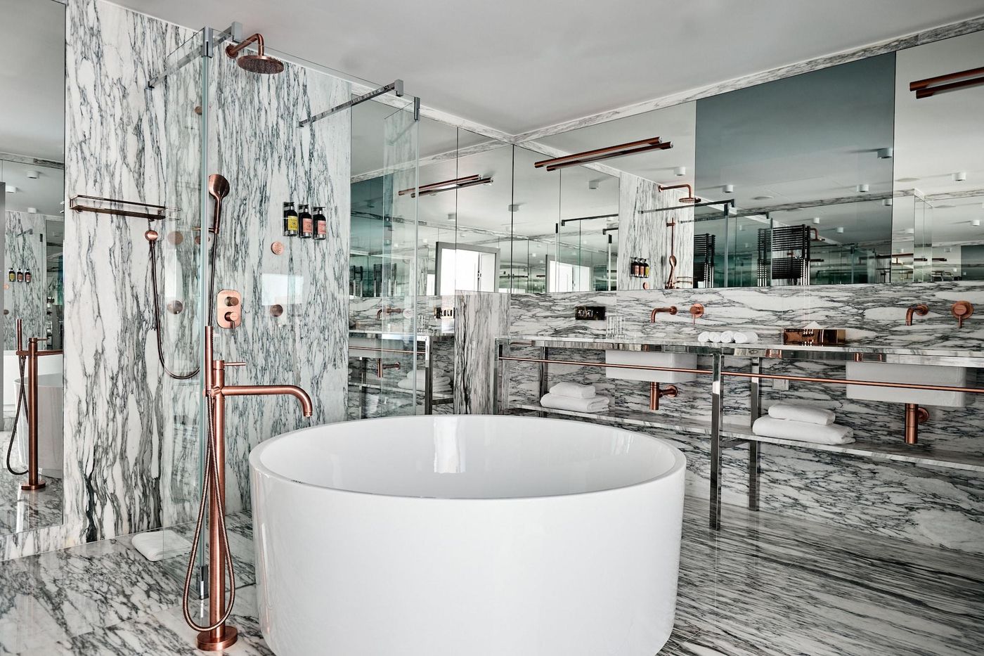 H15-Luxury-Palace-Room-38