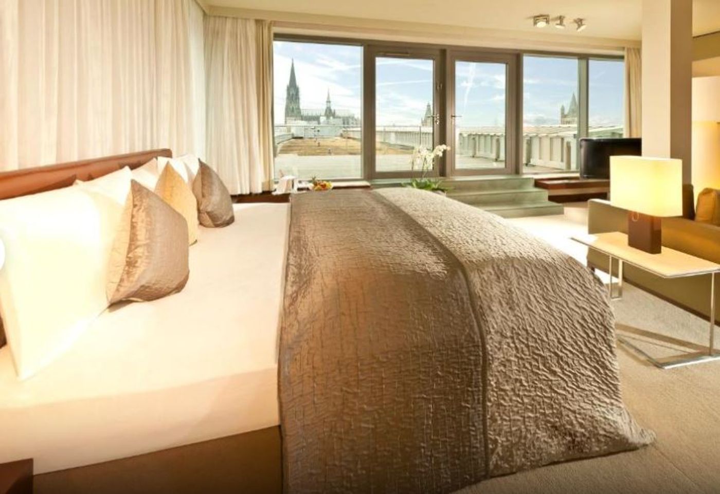 Dorint-Hotel-am-Heumarkt-Koln-Room-25