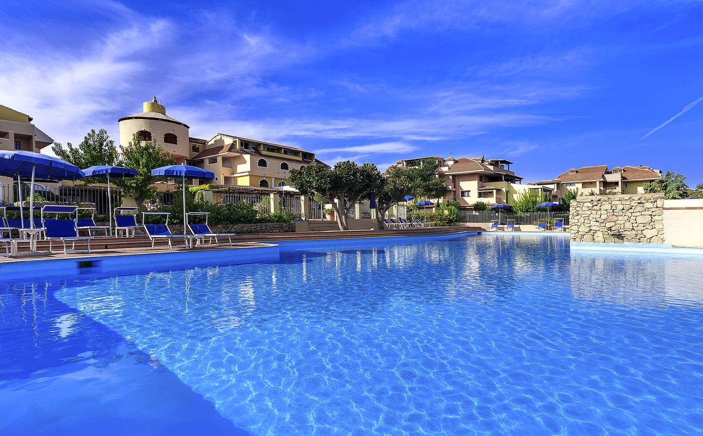 Colonna-Beach-Hotel---Residence-Pool-1