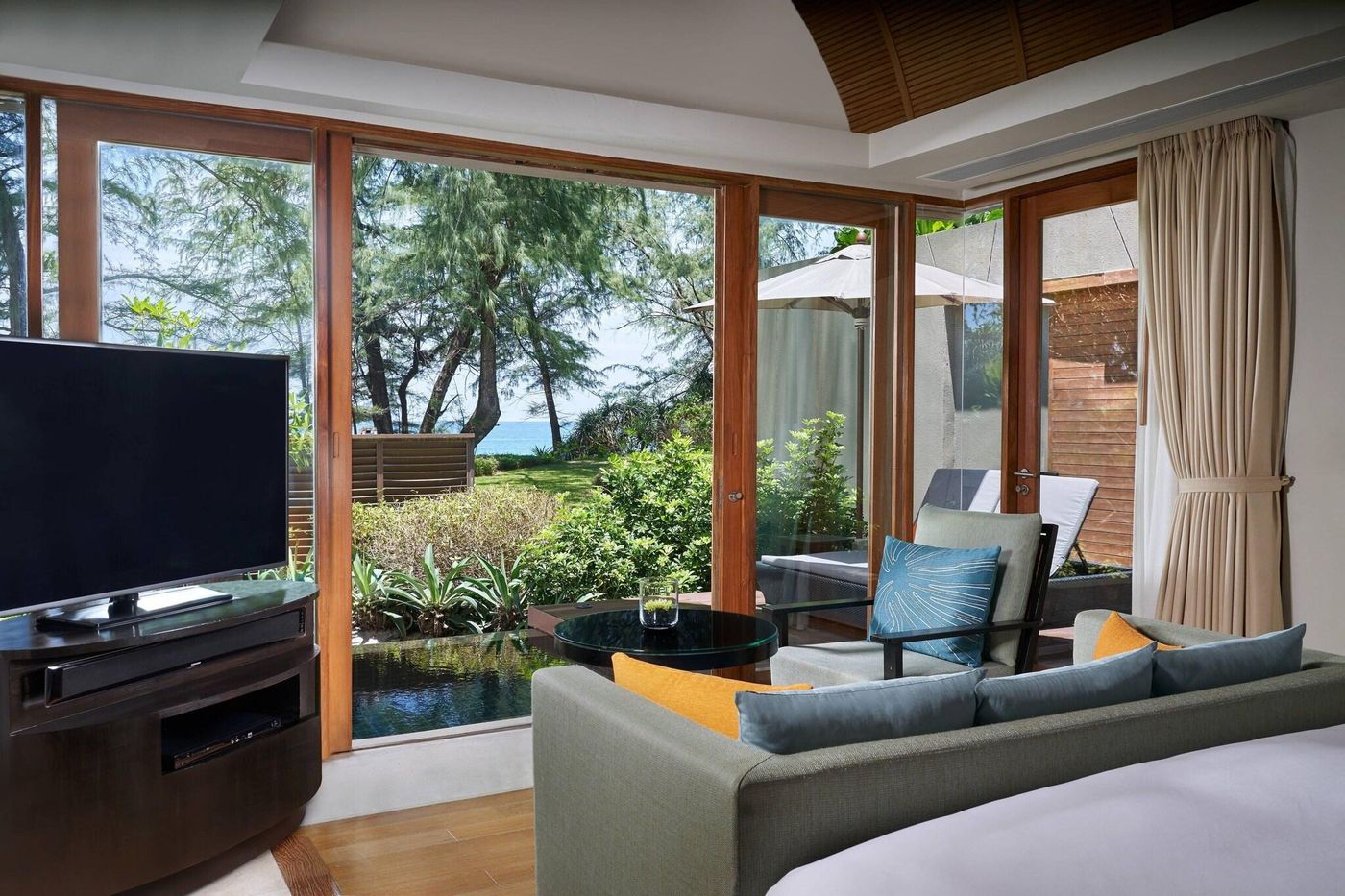 Renaissance-Phuket-Resort---Spa-Pool-38