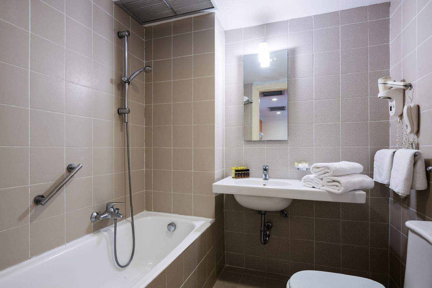 Angela-Hotel-Downtown-Rooms-Room-17