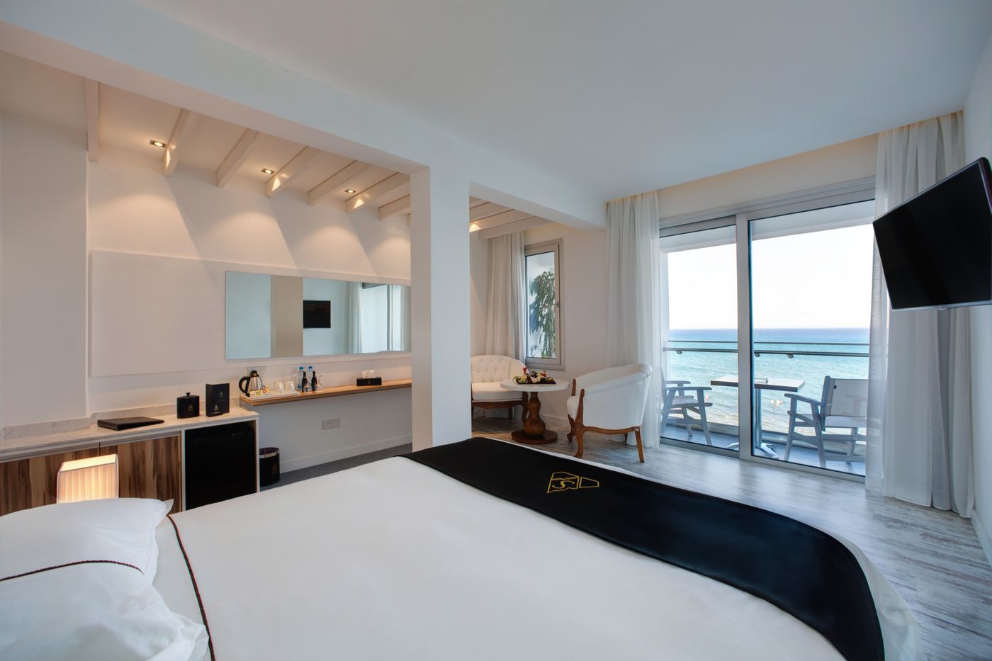 The-Ciao-Stelio-Deluxe-Hotel-Room-12