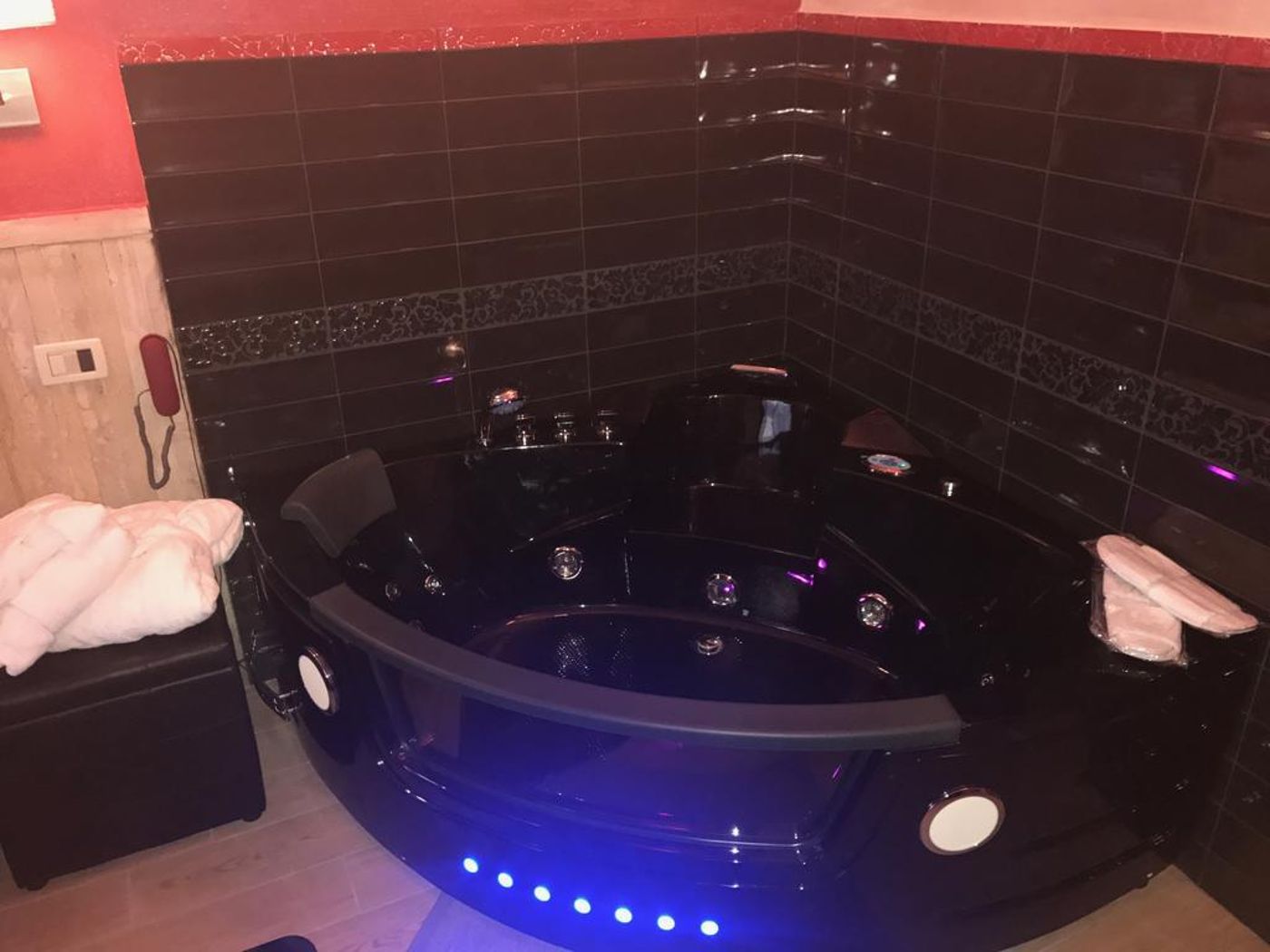 Pyramid-Italy-ROME-General view-5