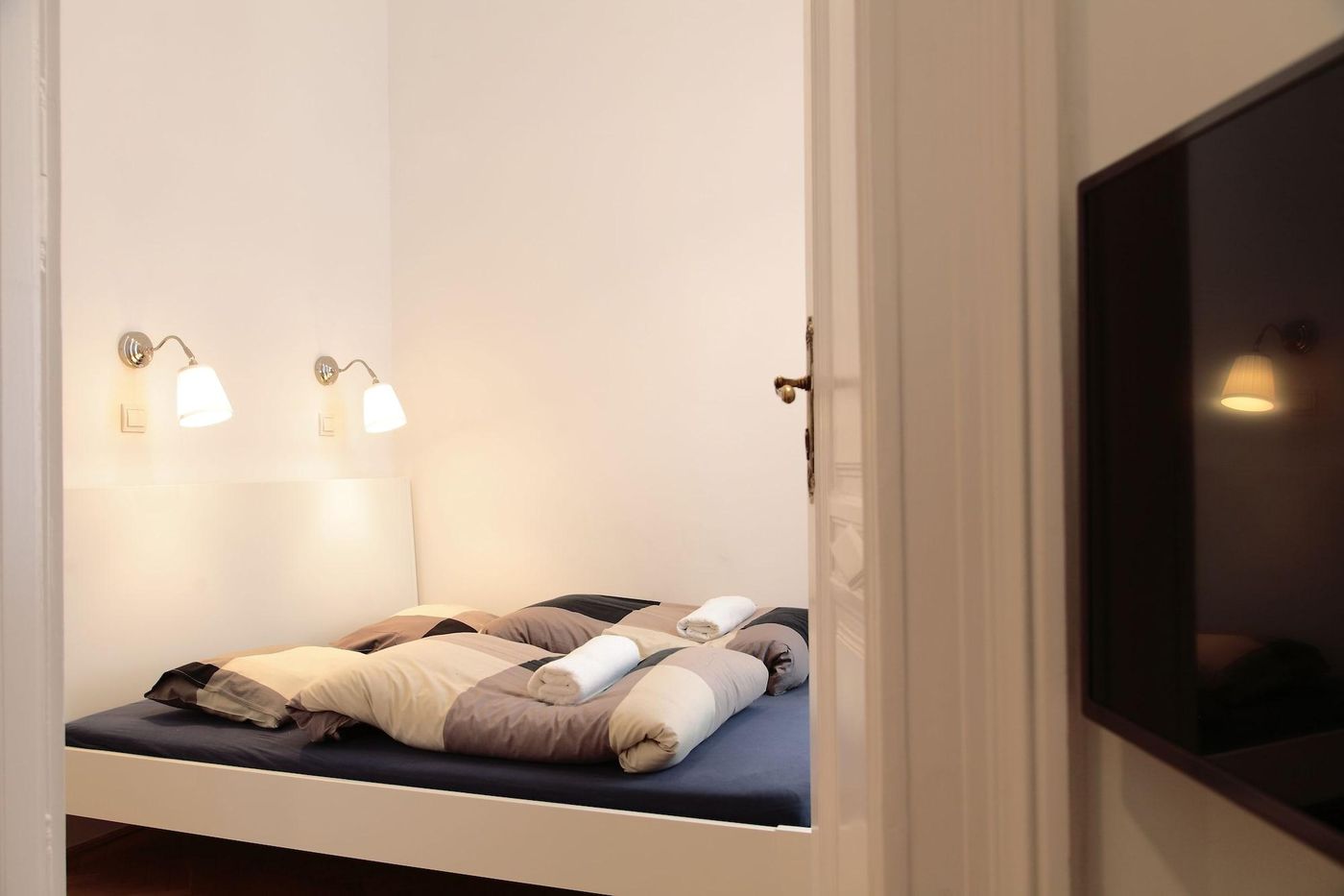 Maverick-Apartments---Vintage-Doubles-Room-31