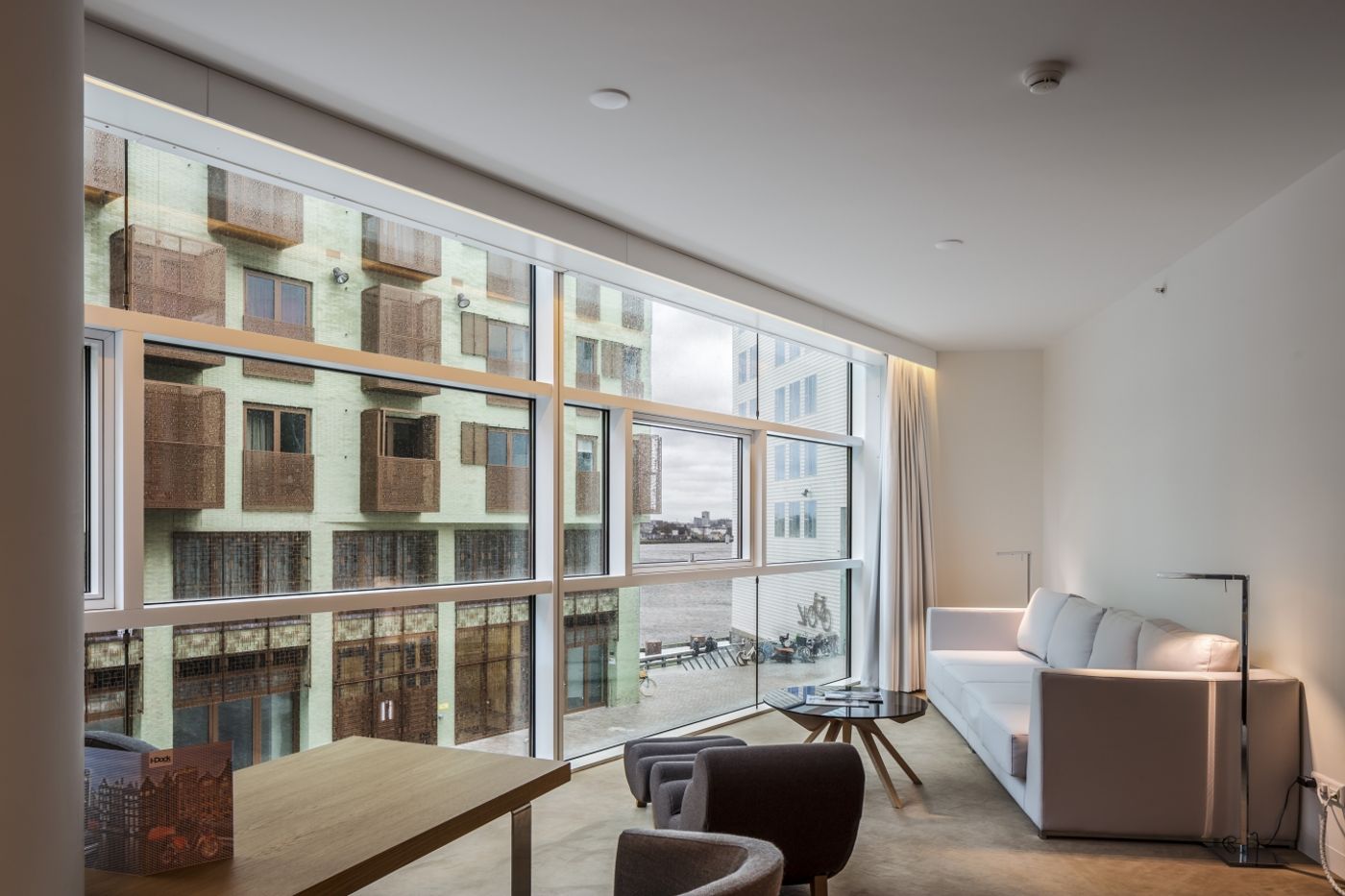 Room-Mate-Aitana-Room-24