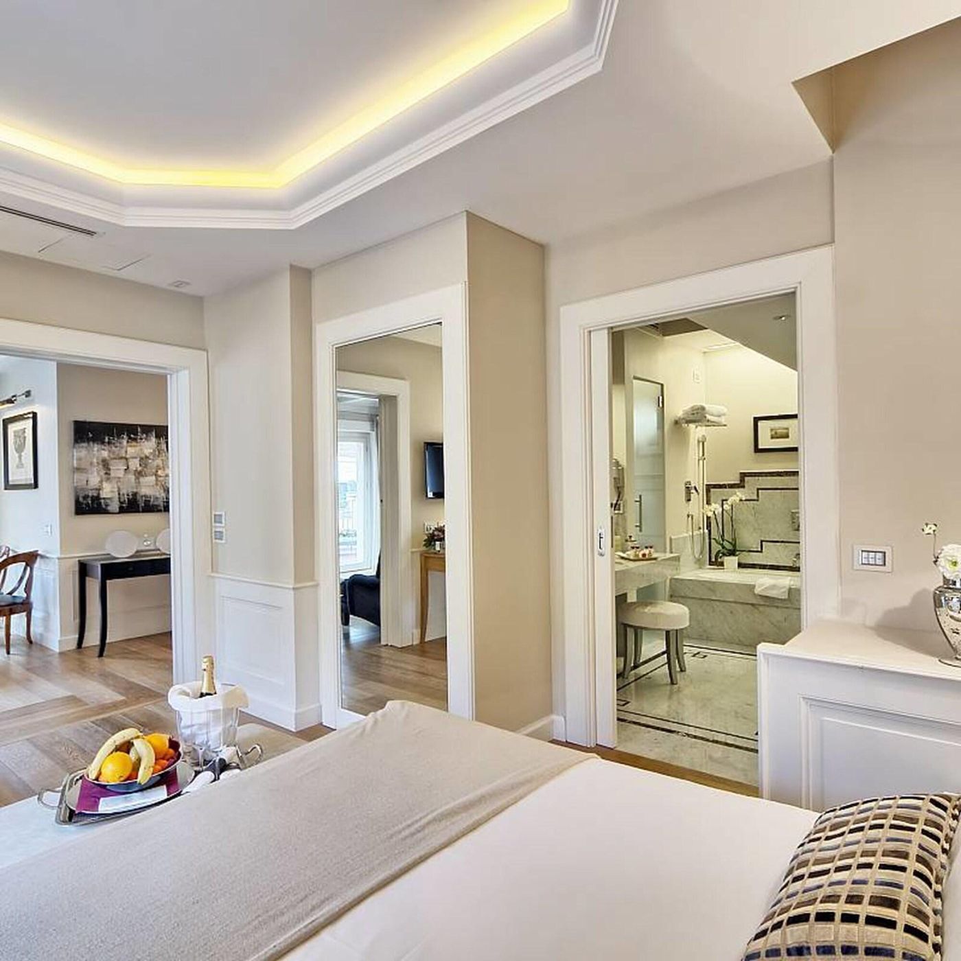 Trevi-Palace-Luxury-Inn-Room-21