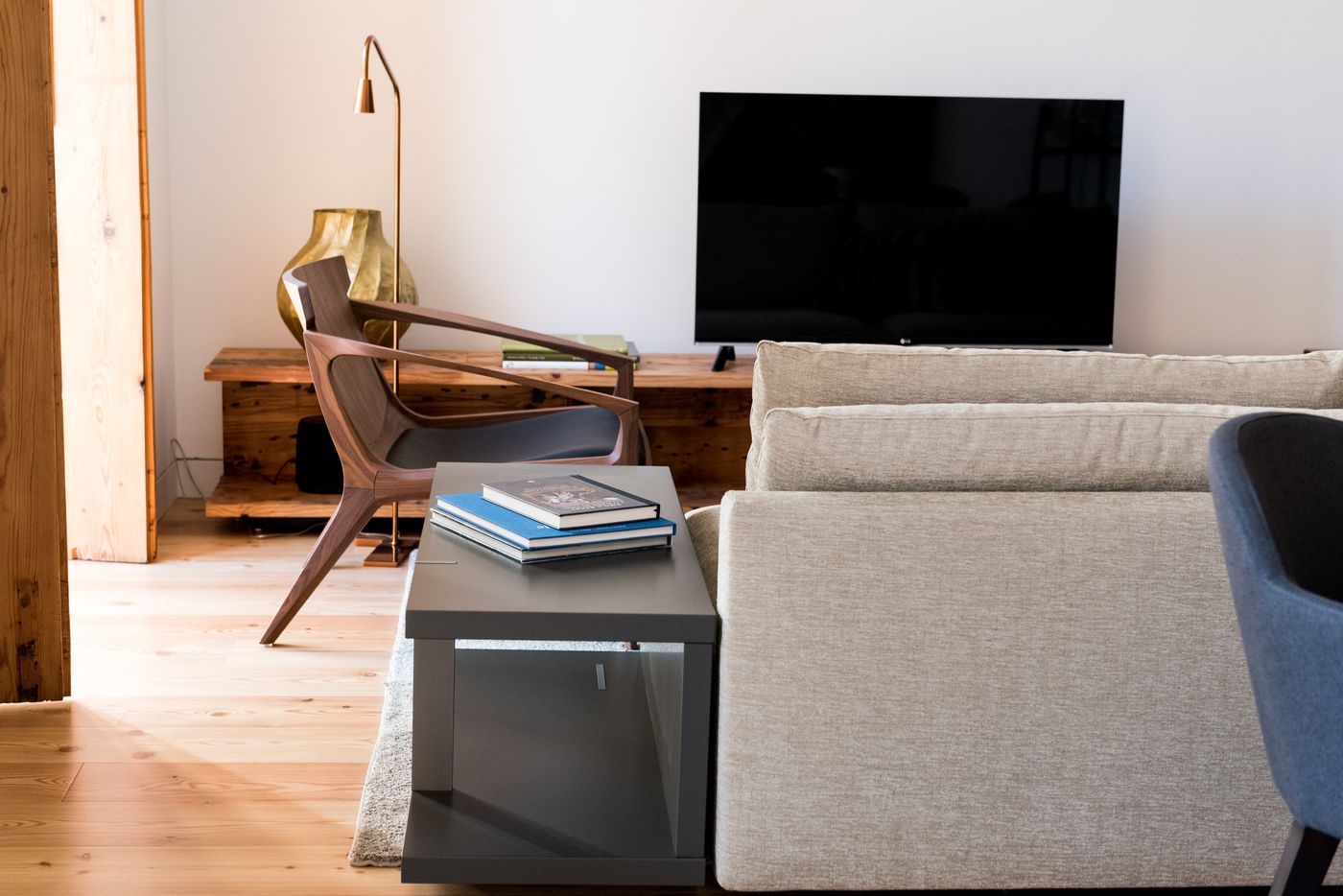 Flora-Chiado-Apartments-Room-22