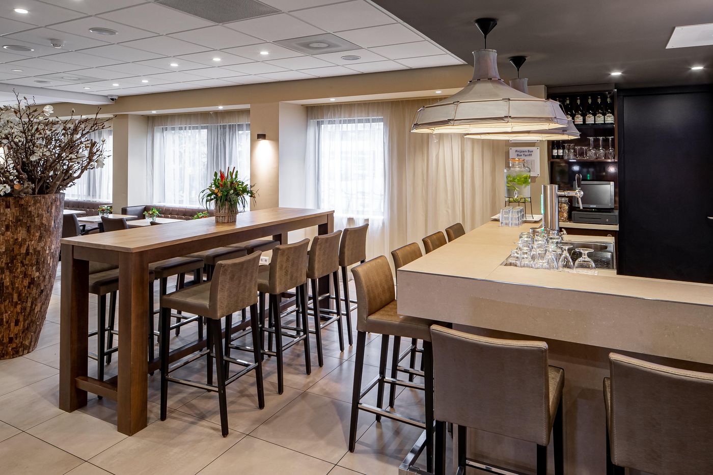 Holiday-Inn-Express-Amsterdam-South-Bar-14