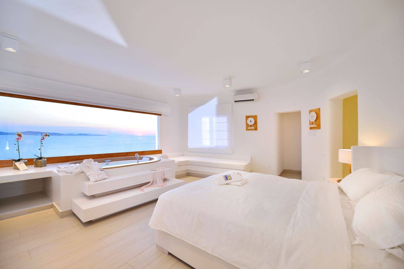 Saint-John-Hotel-Villas---Spa-Room-46