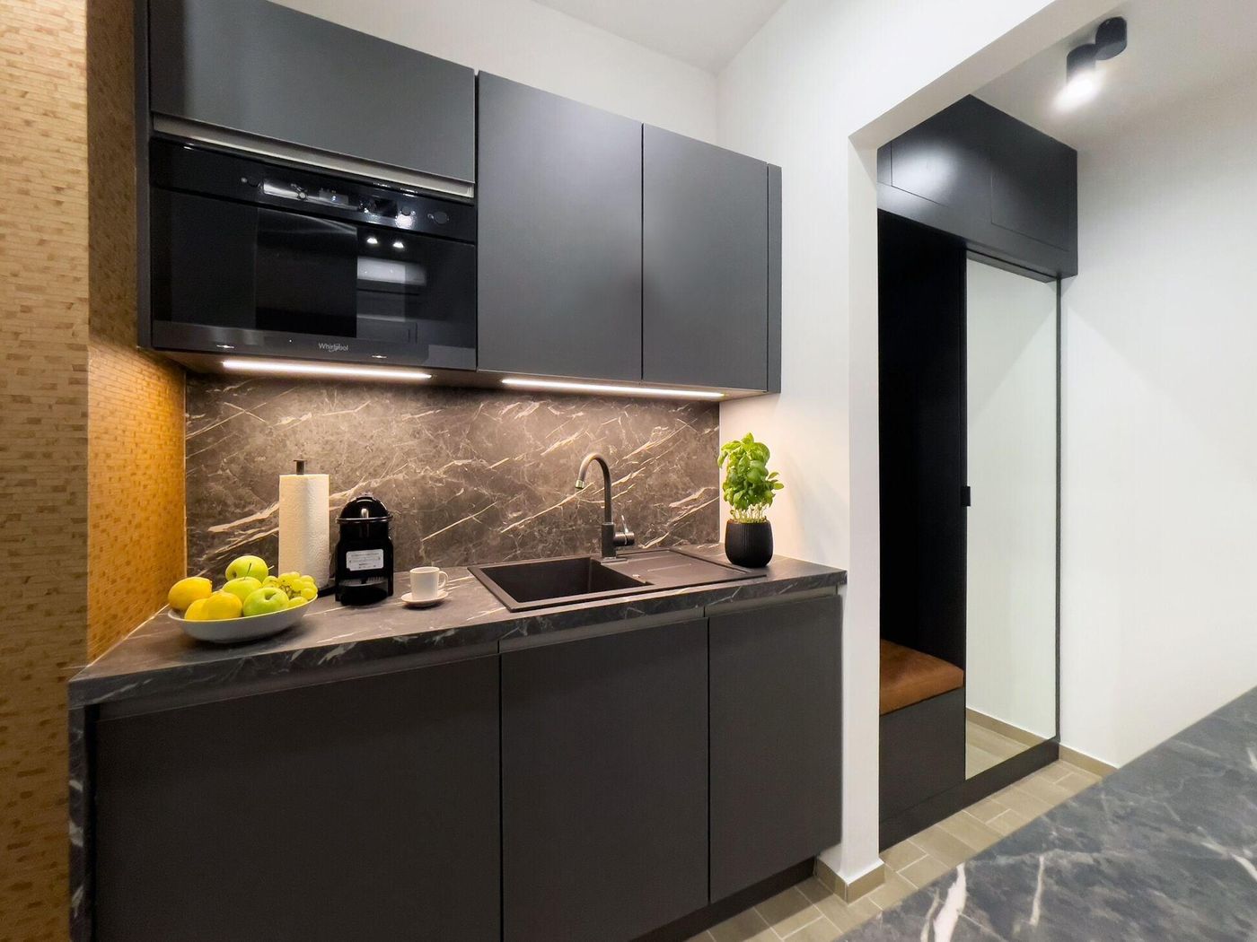 Hotel-Emerald---Suites-Room-69