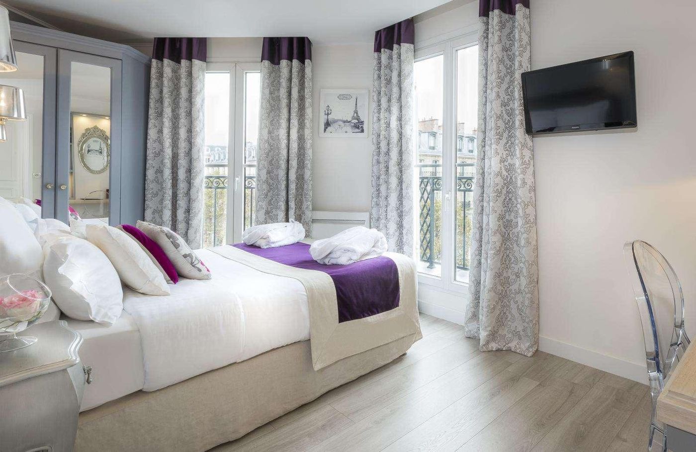 Cluny-Square-Room-6