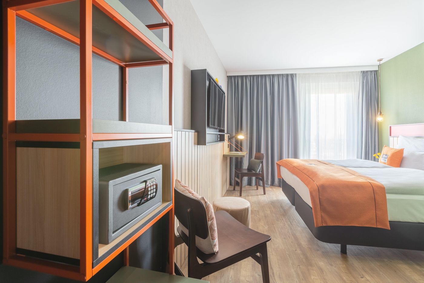 Holiday-Inn---The-Niu--Amity-Potsdam-Room-8