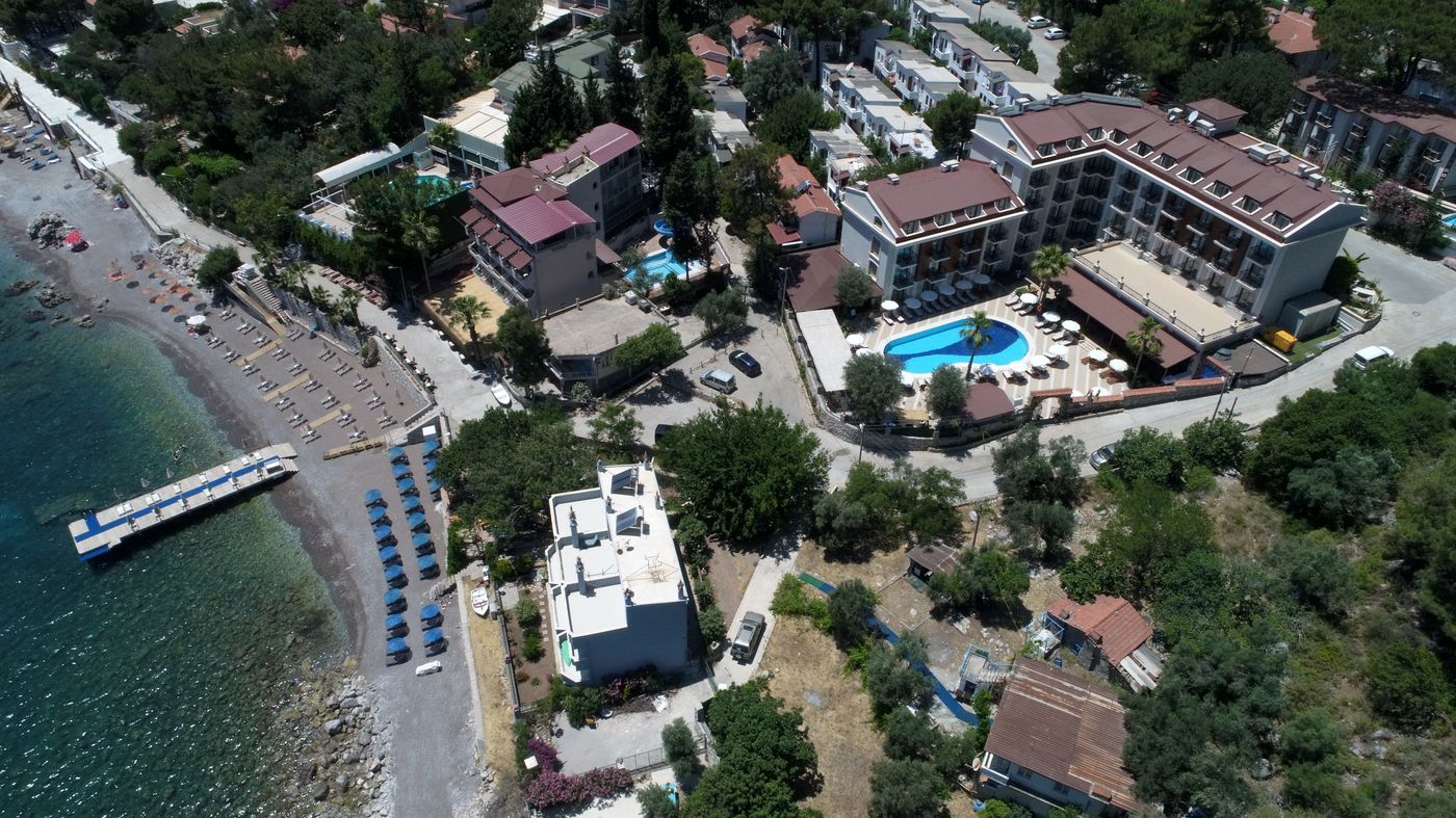 Meril-Hotel-General-view-8