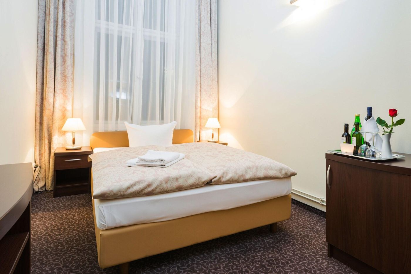 Upper-Room-Hotel-Room-26