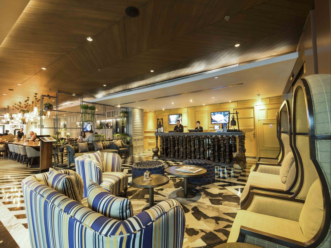 Maitria-Hotel-Sukhumvit-18-Bangkok-Lobby-7