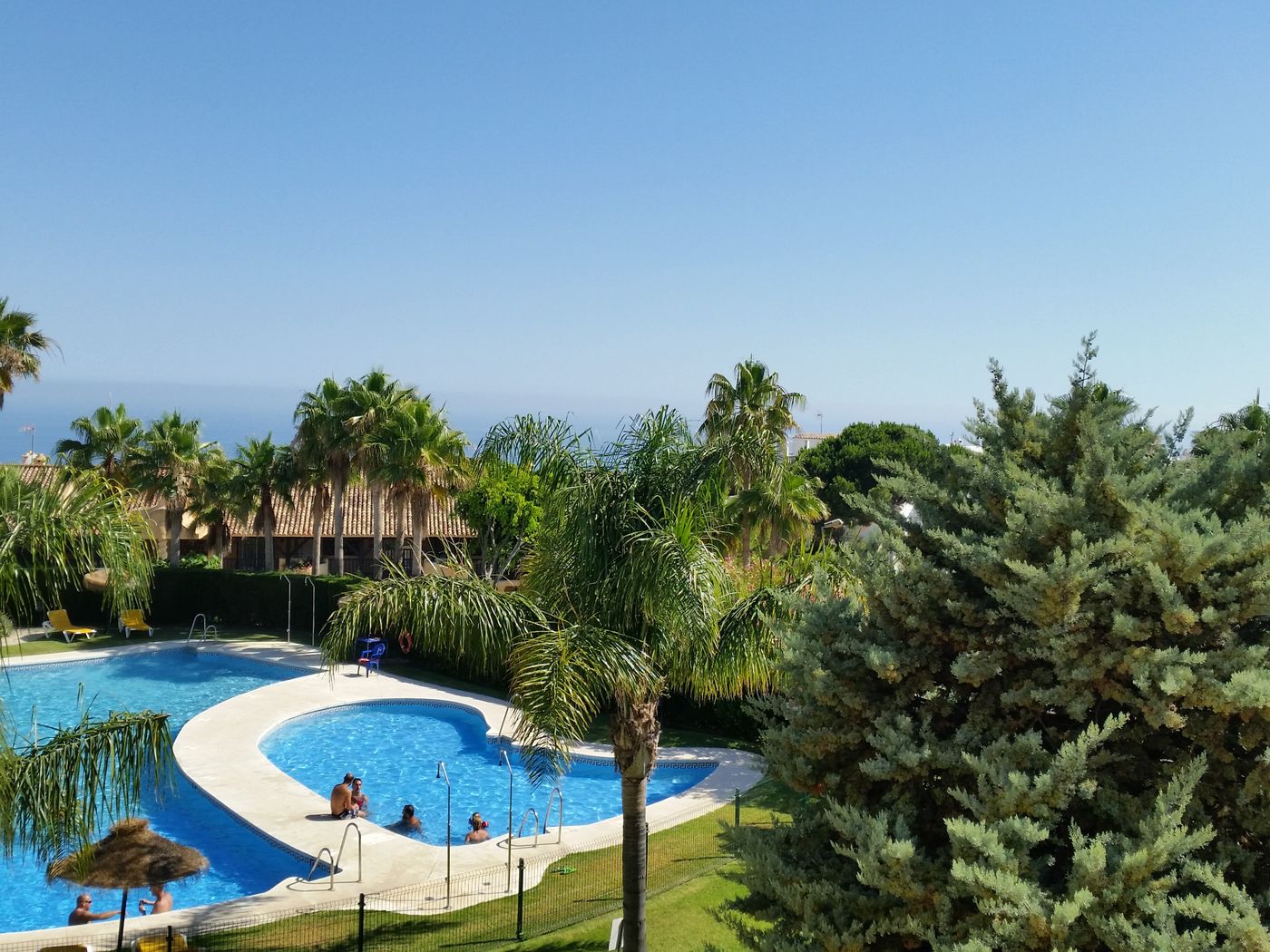 Apartamentos-El-Porton-Pool-11