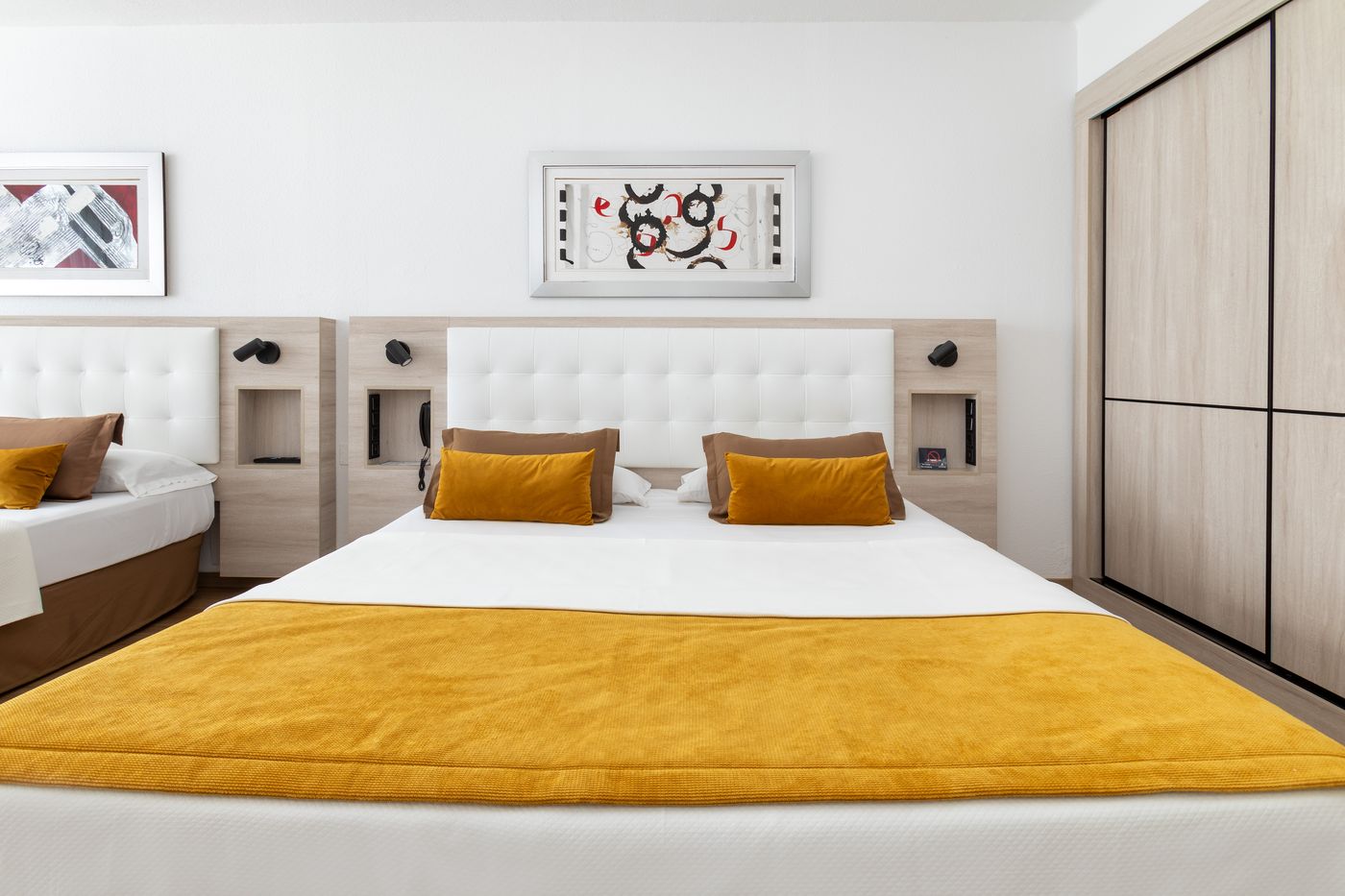 Alexandre-Hotel-Gala-Room-36