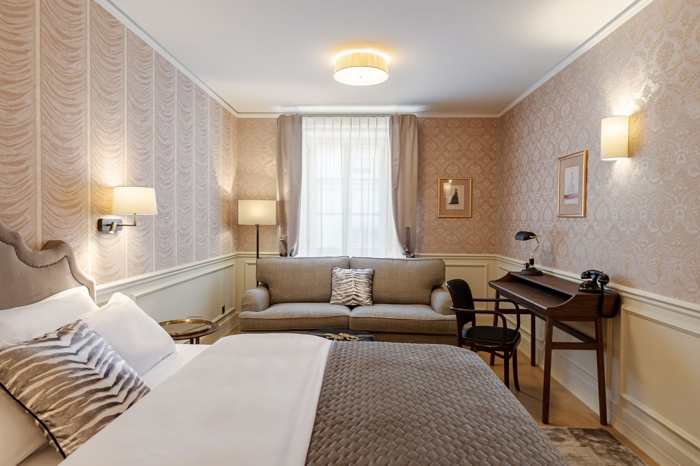 Hotel-Unicus-Palace-Old-Town---Destigo-Hotels-Room-23