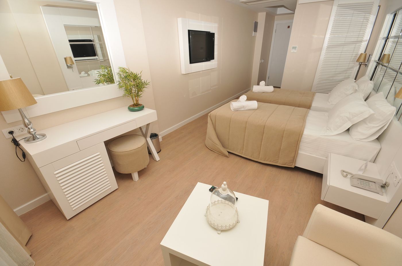 Alesta-Yacht-Hotel-Room-15