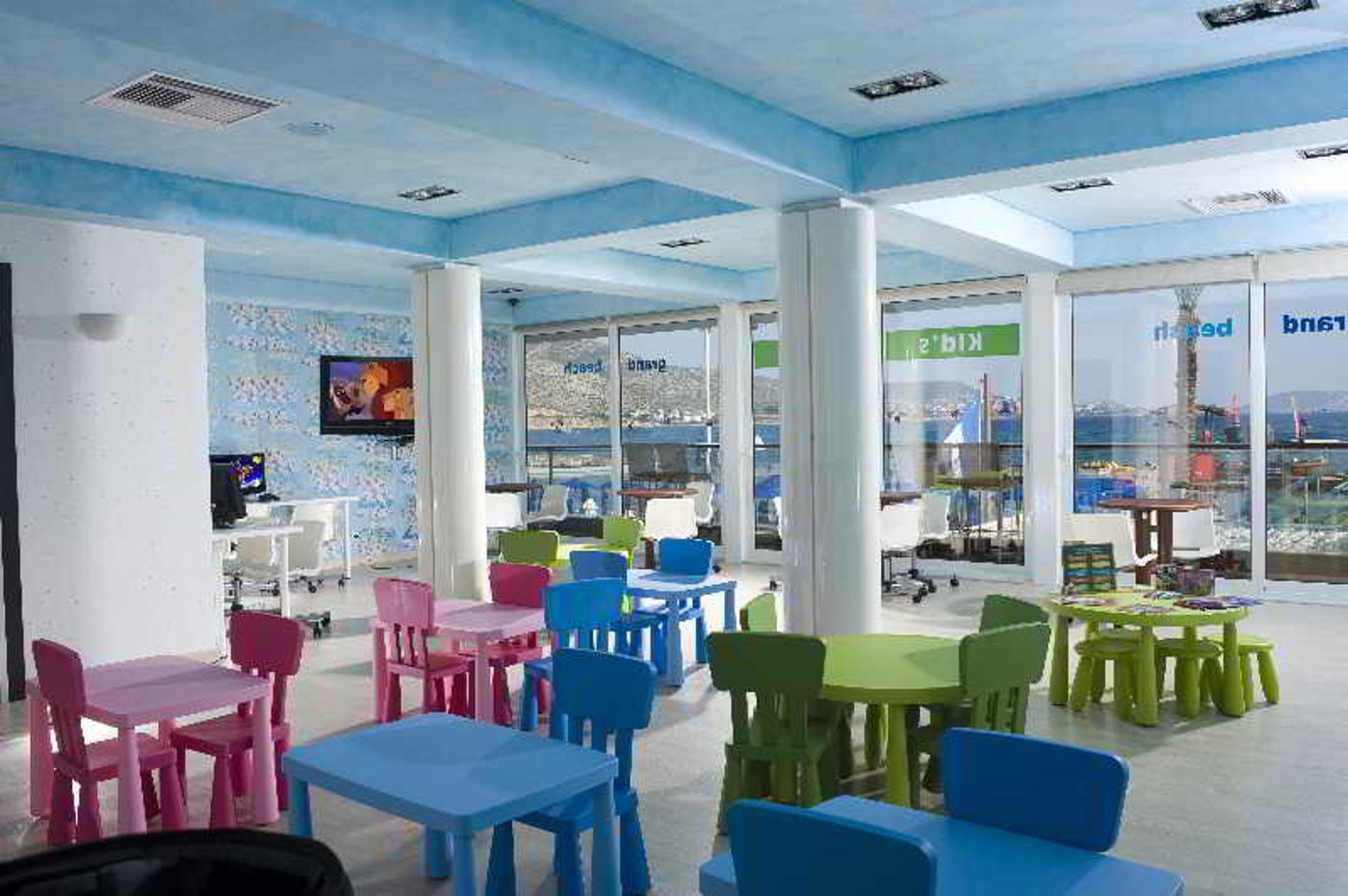 Grand-Resort-Lagonissi-Sports-and-Entertainment-18