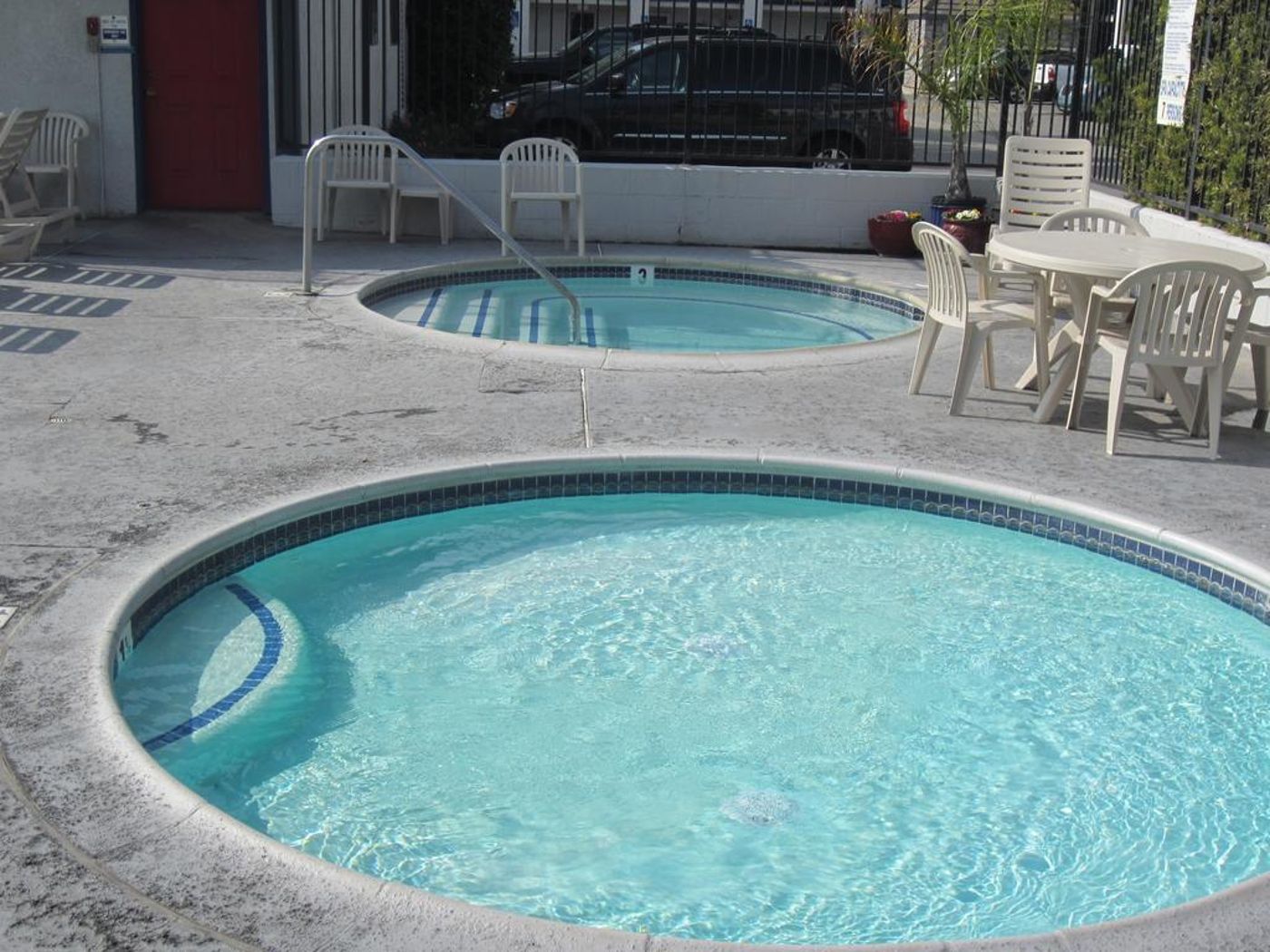 Castle Inn and Suites