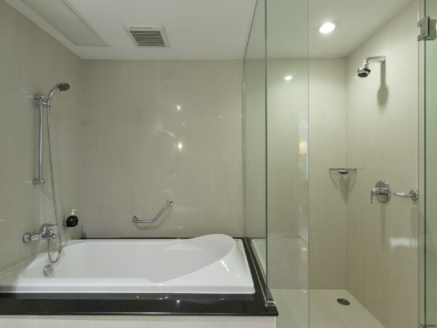 Centre-Point-Sukhumvit-Thong-Lo-Room-44