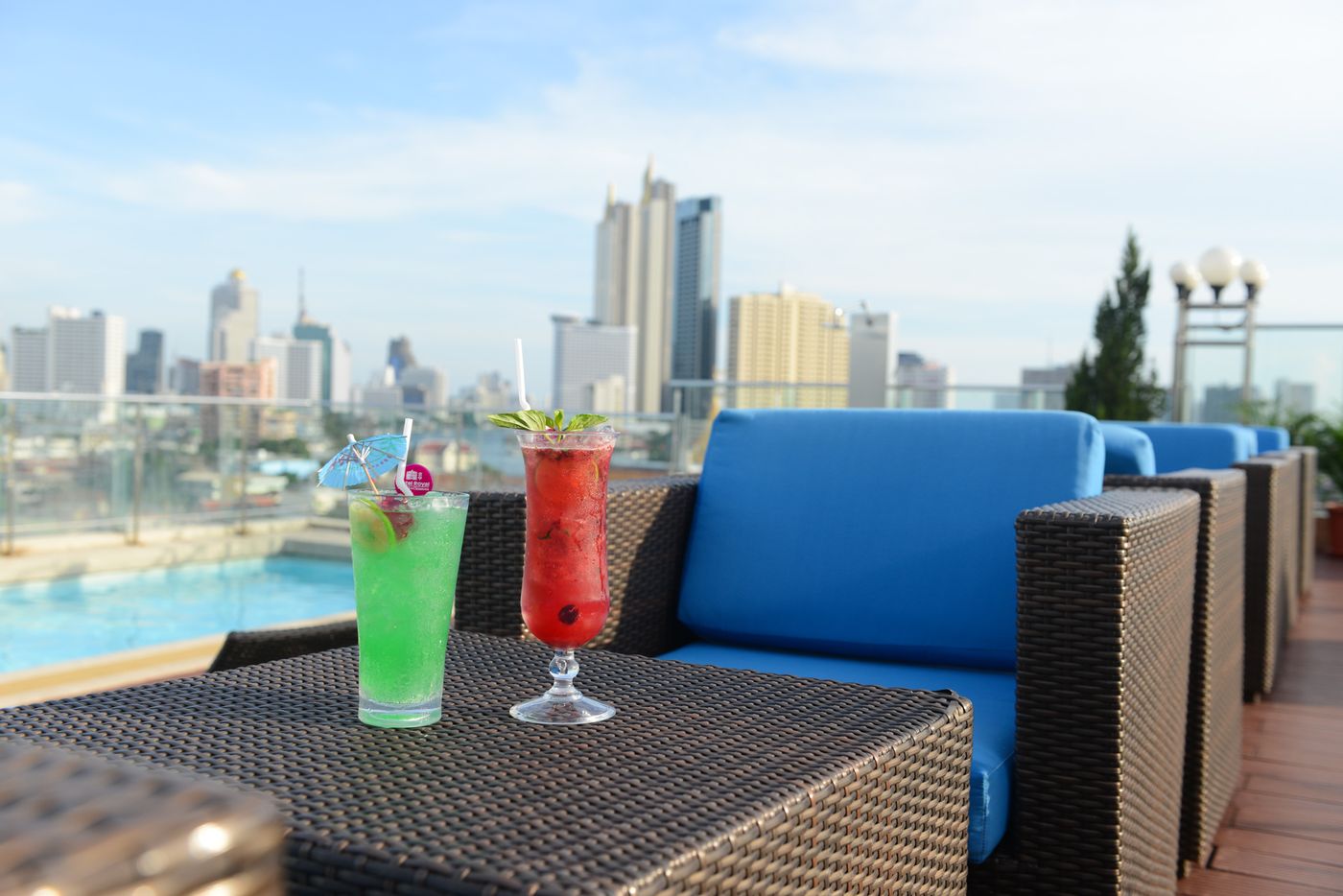 Hotel-Royal-Bangkok---Chinatown-Pool-53