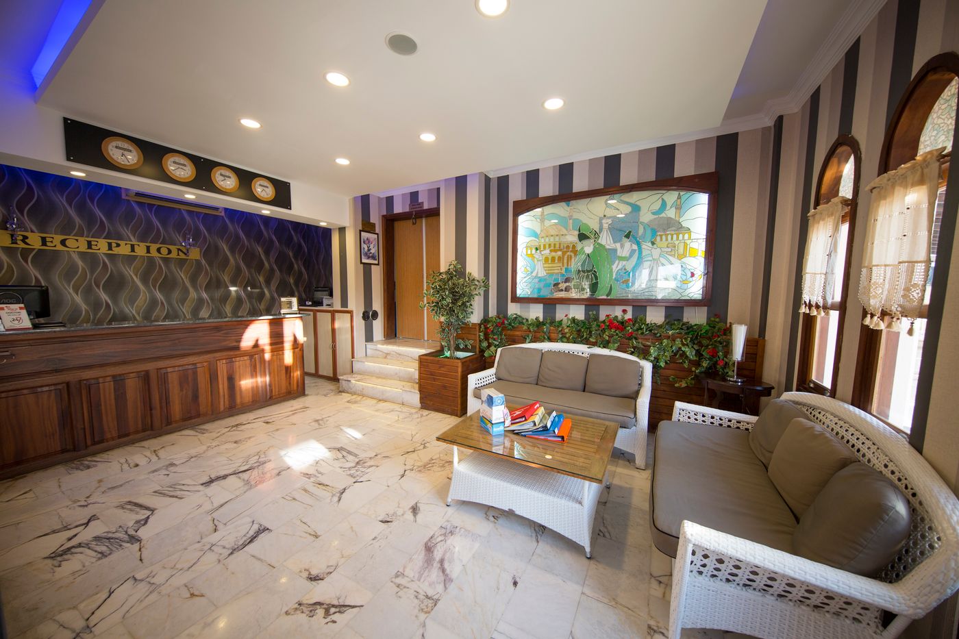 Family-Belvedere-Lobby-37