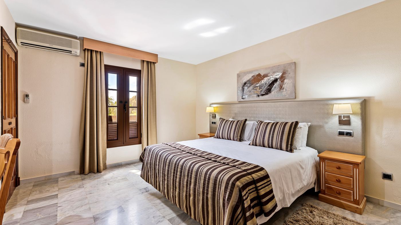 Macdonald-Villacana-Club-Room-28