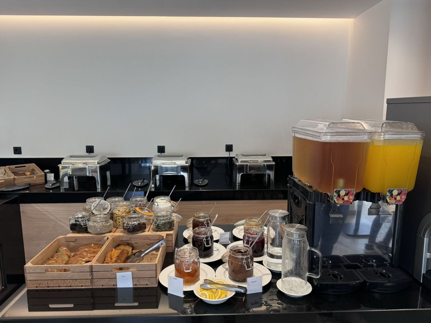 Angela-Hotel-Downtown-Rooms-Restaurant-26