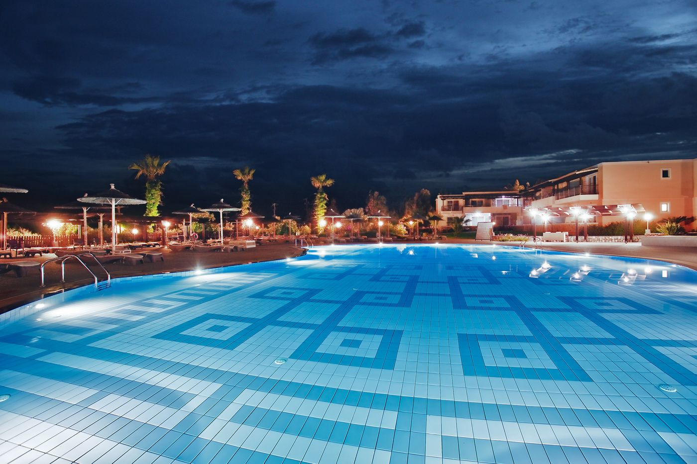 Grand-Blue-Beach-Hotel-Pool-7
