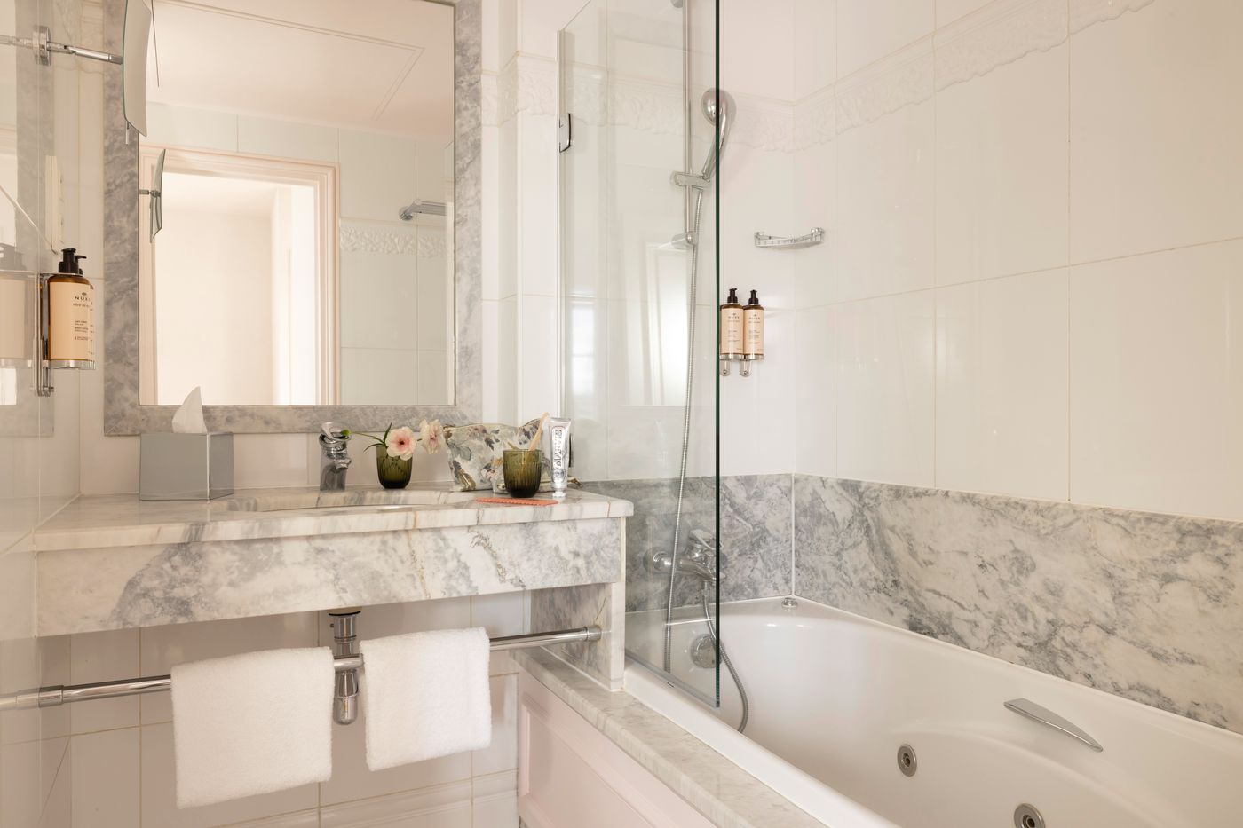 Le-Lavoisier-Room-27