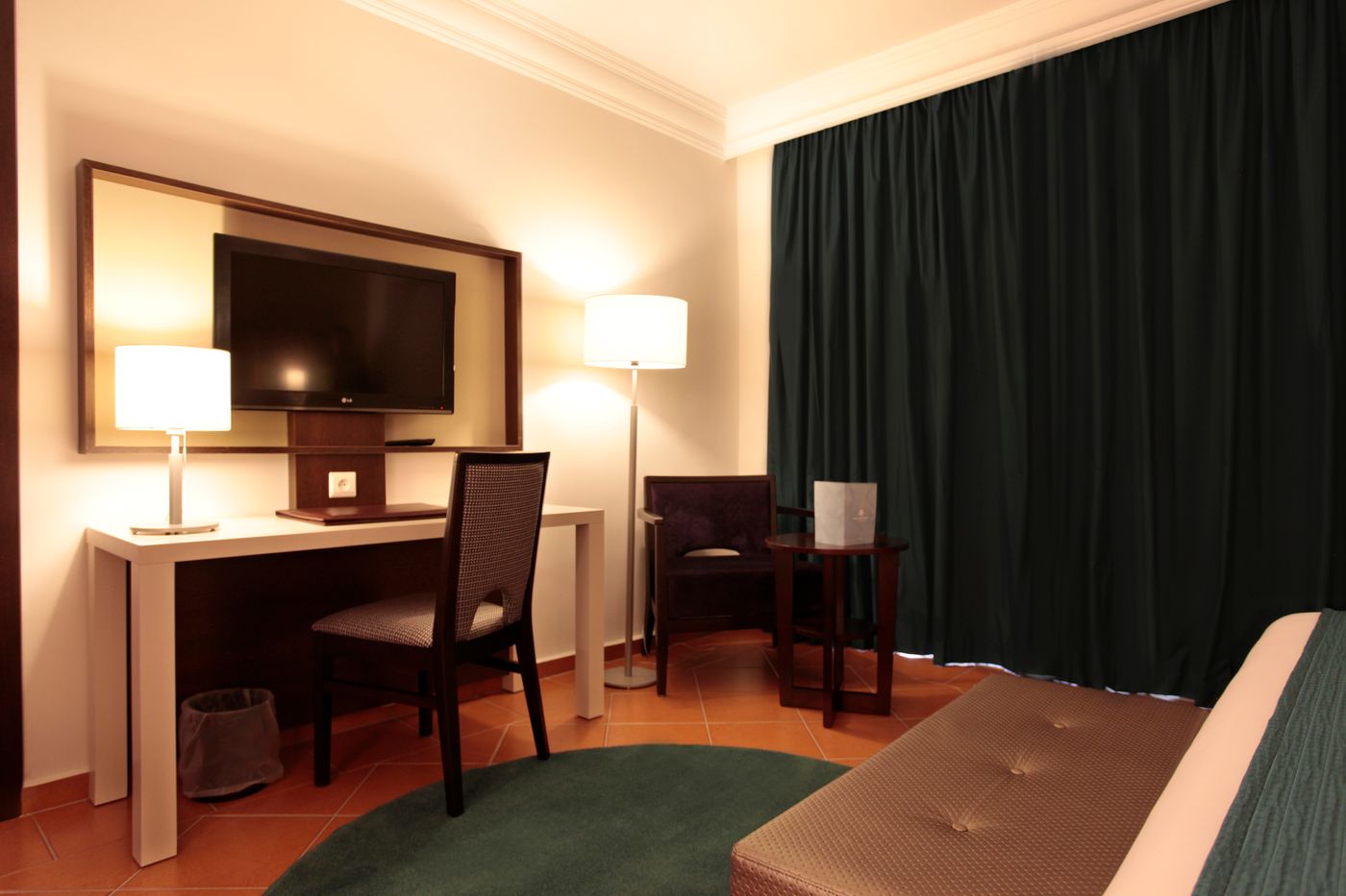 Kenzi-Europa-Room-19