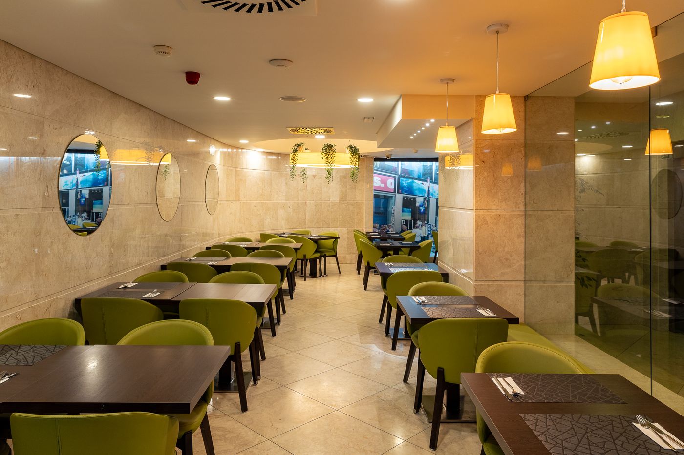 America-Diamonds-Lobby-12