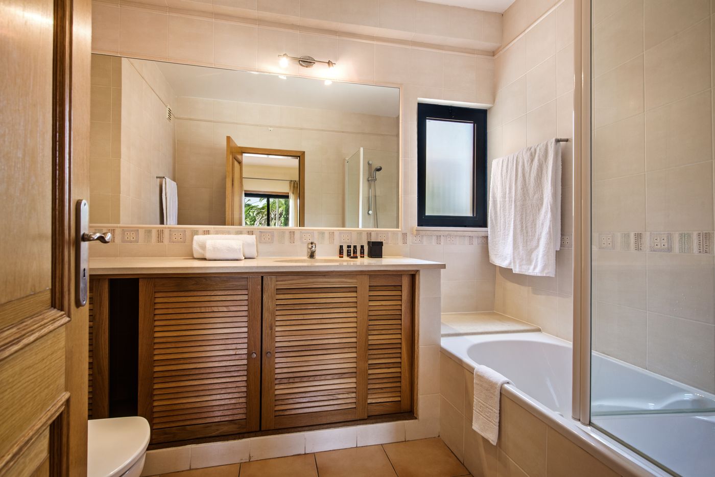 Jardim-da-Meia-Praia-Room-39