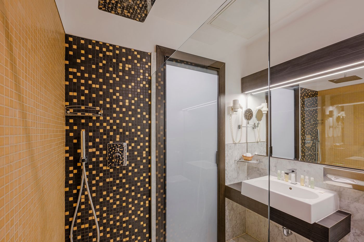 Hotel-Museum-Budapest-Room-45