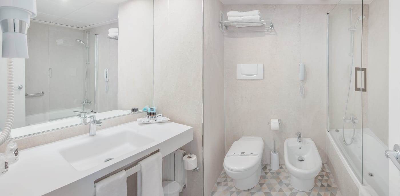 RH-Corona-del-Mar-Room-14