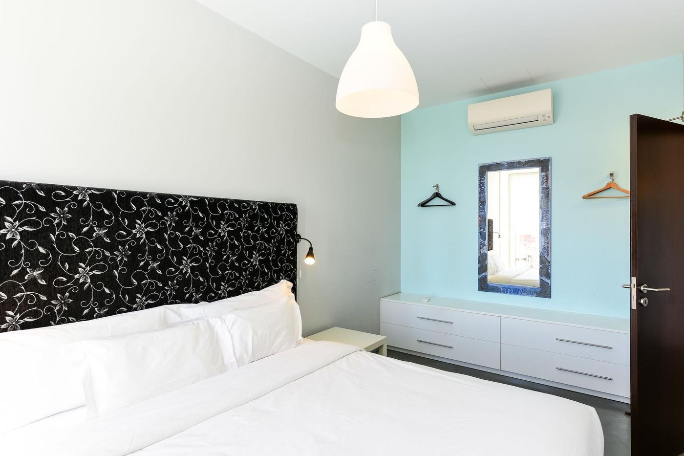 Alfama---Lisbon-Lounge-Suites-Room-28