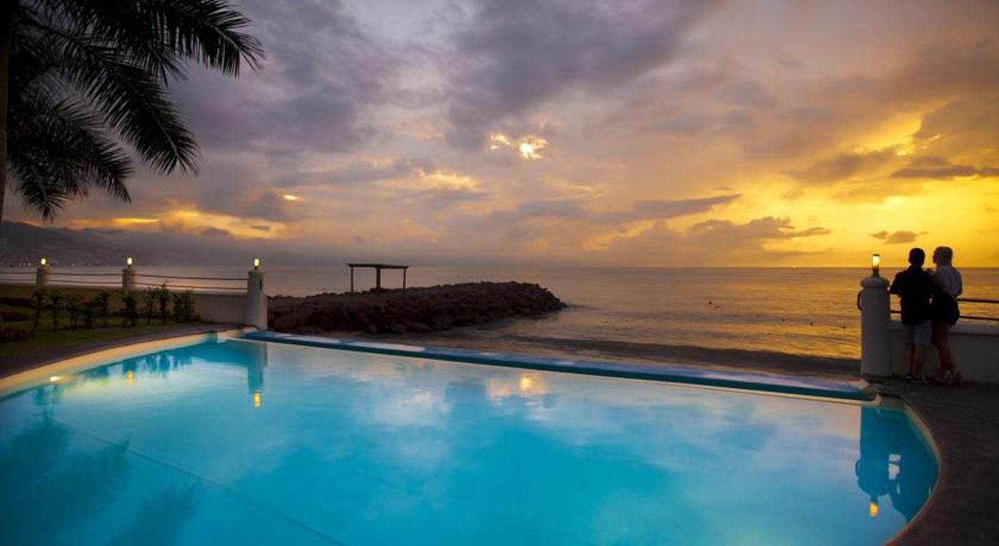 Plaza Pelicanos Grand Beach Resorts