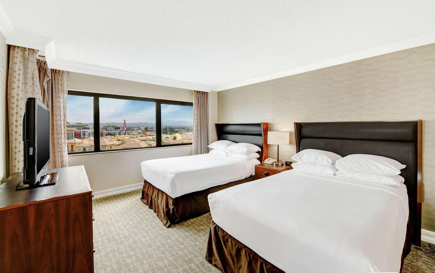 Embassy-Suites-by-Hilton-Anaheim-Orange-Room-30