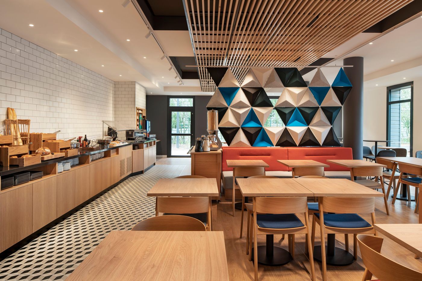 Holiday-Inn-Express-Marne-La-Vallee-Val-D-Europe-Restaurant-7